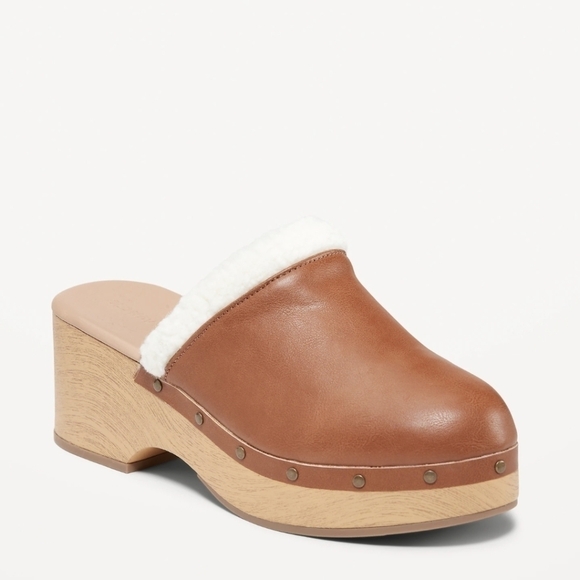 6 • Old Navy • Faux-Leather Sherpa-Lined Clogs - Picture 3 of 6